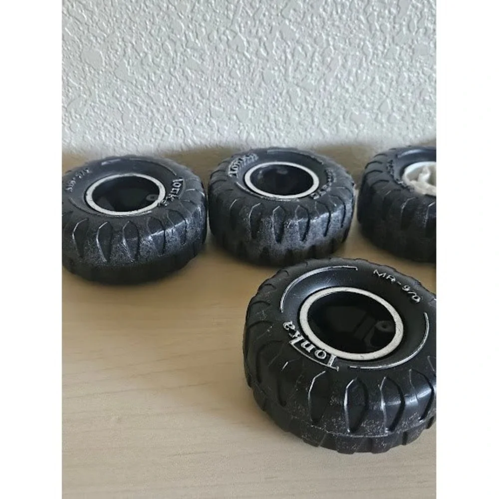 Vintage Tonka MR-970 Toy Truck Replacement Wheels Lot of 6 Black Plastic Tires